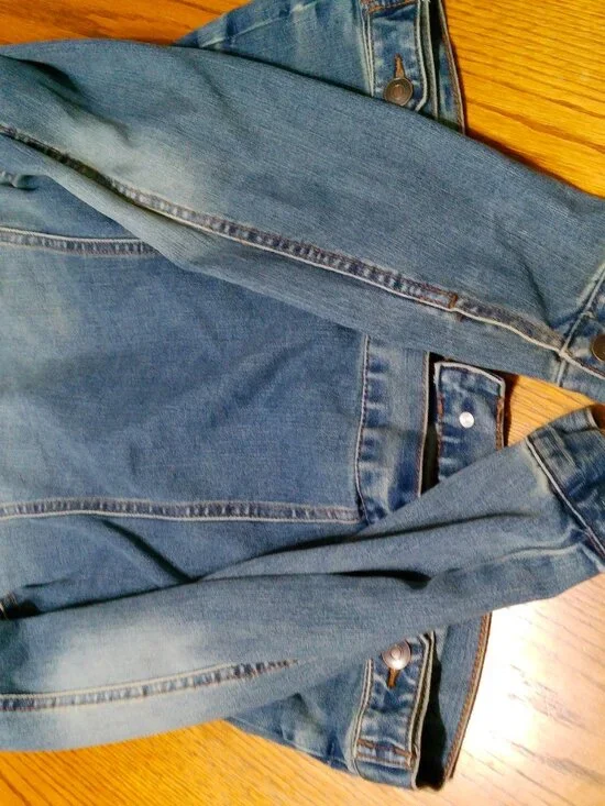 CLOTHING - Picture 4 of 6